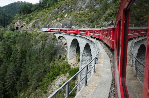 Glacier Express rounding a turn